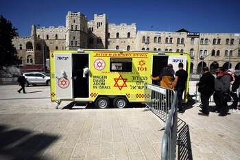 Israel ya vacunó a más