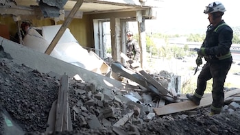 Guerra en Ucrania: devastación en un edificio de departamentos en Kharkiv tras bombardeo ruso capturas