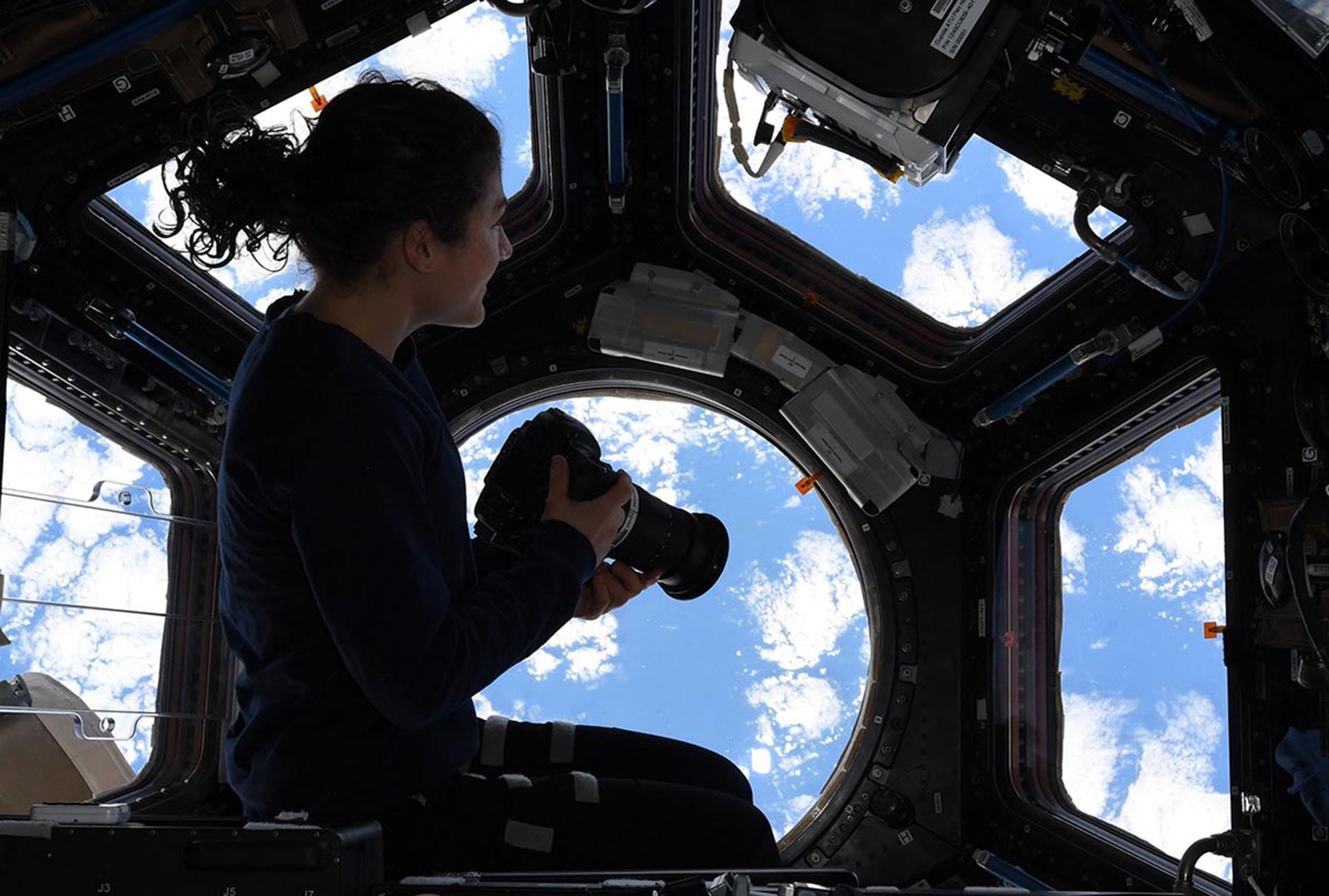 La NASA invierte cerca de USD 3.000 millones anuales en la EEI, que respalda investigaciones y pruebas tecnológicas en microgravedad. (NASA)