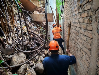 Un socavón debajo de algunas viviendas en la colonia Kennedy generó preocupación entre las autoridades municipales. (Cortesía: Secretaría de Gestión de Riesgos y Contingencias / Archivo)