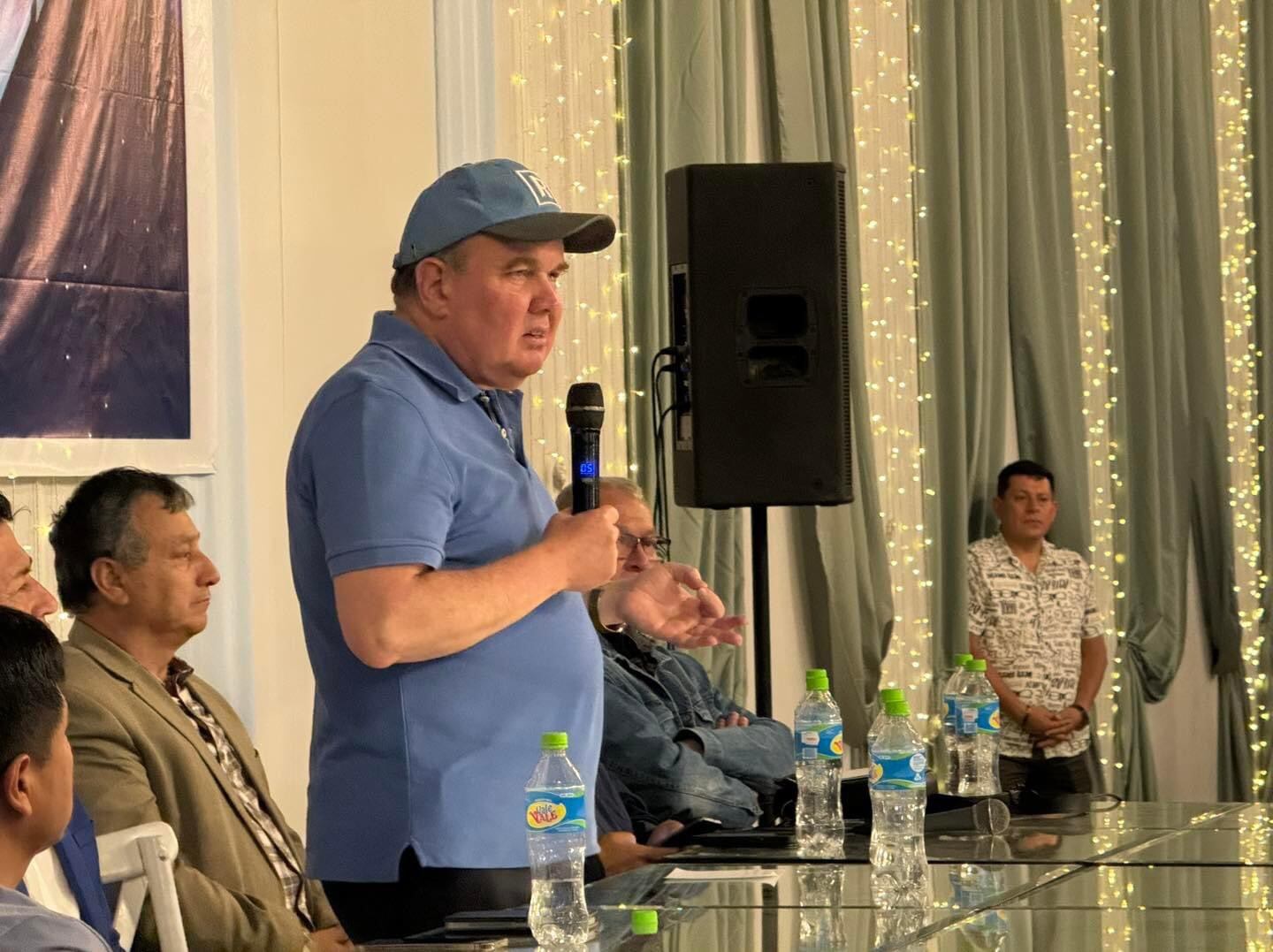 Rafael López Aliaga señala que fue a CADE 2025 “de boleto” y pide a sus militantes buscar “conversos celestes” casa por casa