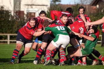 Esteban, izquierda, en plena acción