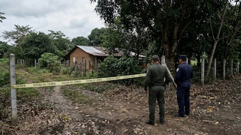 Una mujer hereda una casa, pero el vecino afirma que parte del terreno es suyo y derriba el muro para construir una rampa: el conflicto acaba ante el juez