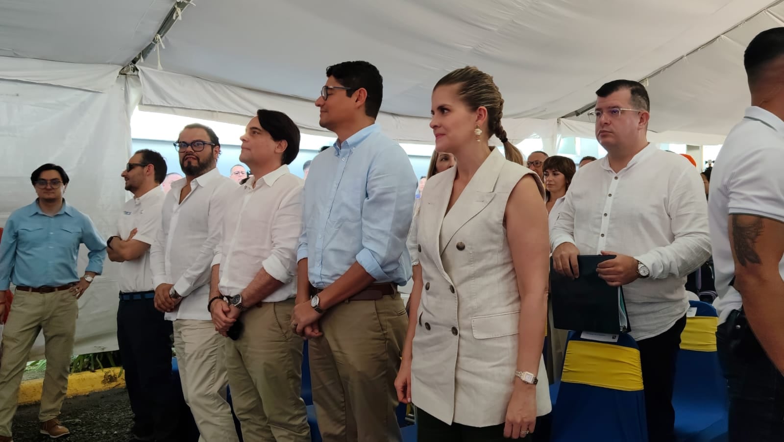 El anuncio llega sobre una provincia que, pese a algunas mejoras estadísticas, sigue siendo la más pobre del país. En la foto la presidenta Laura Fernández, miembros del BCIE e invitados especiales. Foto cortesía.