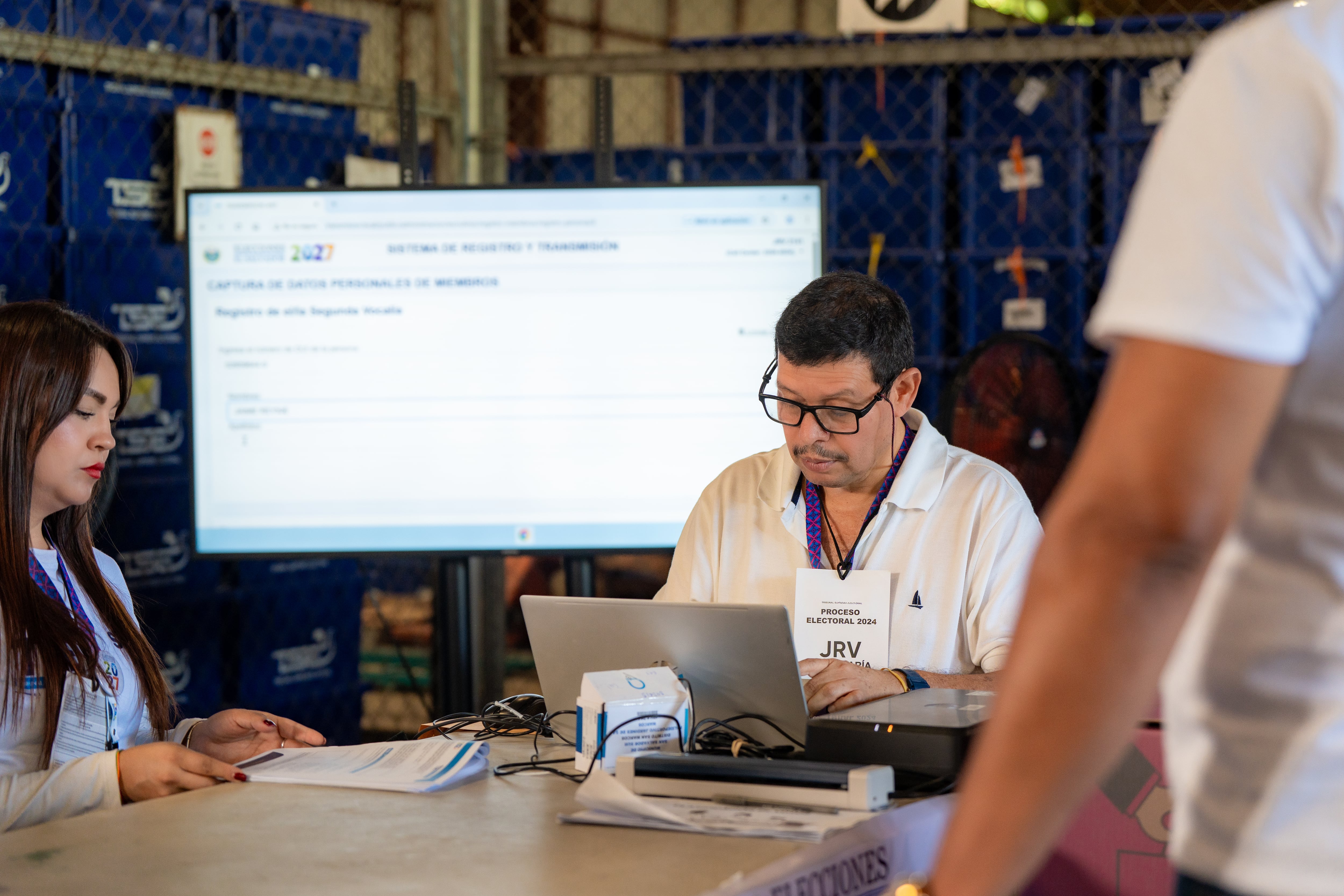 La jornada de ensayo permitió ajustar procedimientos y evaluar el trabajo de las Juntas Receptoras de Votos, priorizando eficiencia operativa y mejoras tecnológicas de cara a la próxima cita electoral (Cortesía: TSE).