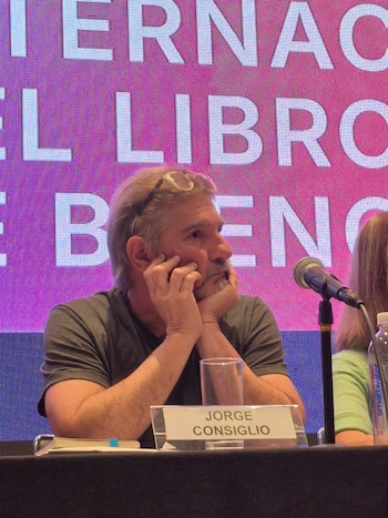 Jorge Consiglio en la Feria del LIbro