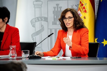 La ministra de Sanidad,