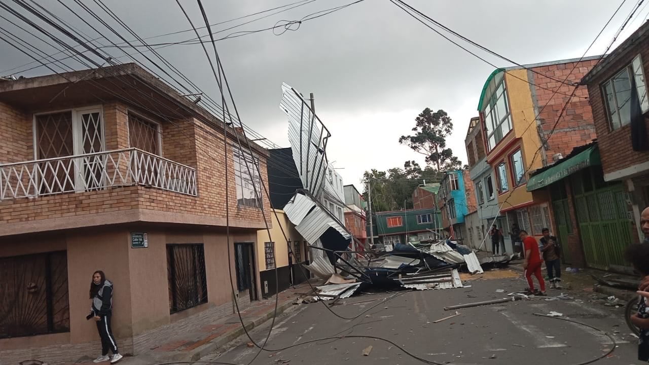 Fuerte vendaval en Funza, Cundinamarca dejó cientos de viviendas afectadas - crédito @JorgeEmilioRey/X
