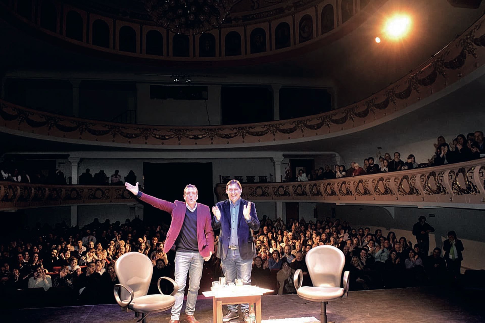 En 2019, durante una presentación teatral junto a los periodistas Mauro Szeta y Paulo Kablan, reconoció que su hijo había estado en lo cierto (Foto Fabián Mattiazzi/GENTE)