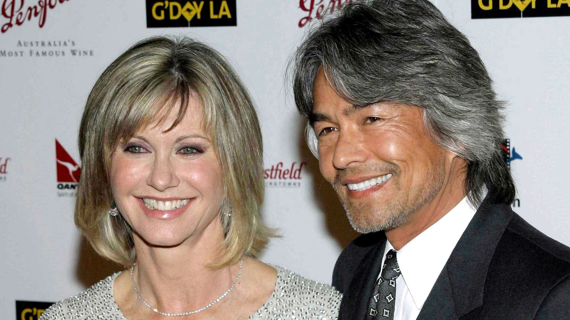 Olivia Newton-John y su novio Patrick McDermott, quien un día desapareció 