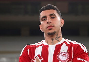 El exvolante del Racing de Santander de España está dentro de la lista de jugadores a disposición que tiene el técnico ibérico José Luis Mendilibar-crédito @olympiacosfc/X