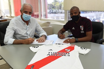 De La Cruz renovó hasta