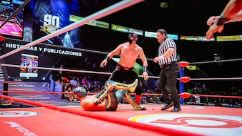 Luchador Oro Jr. sufre brutal