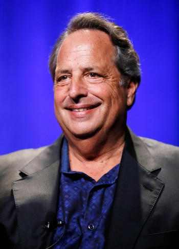 Jon Lovitz criticó a Crystal Harris por asegurar que suftrió en su matrimonio con Hugh Hefner. (REUTERS/Danny Moloshok)