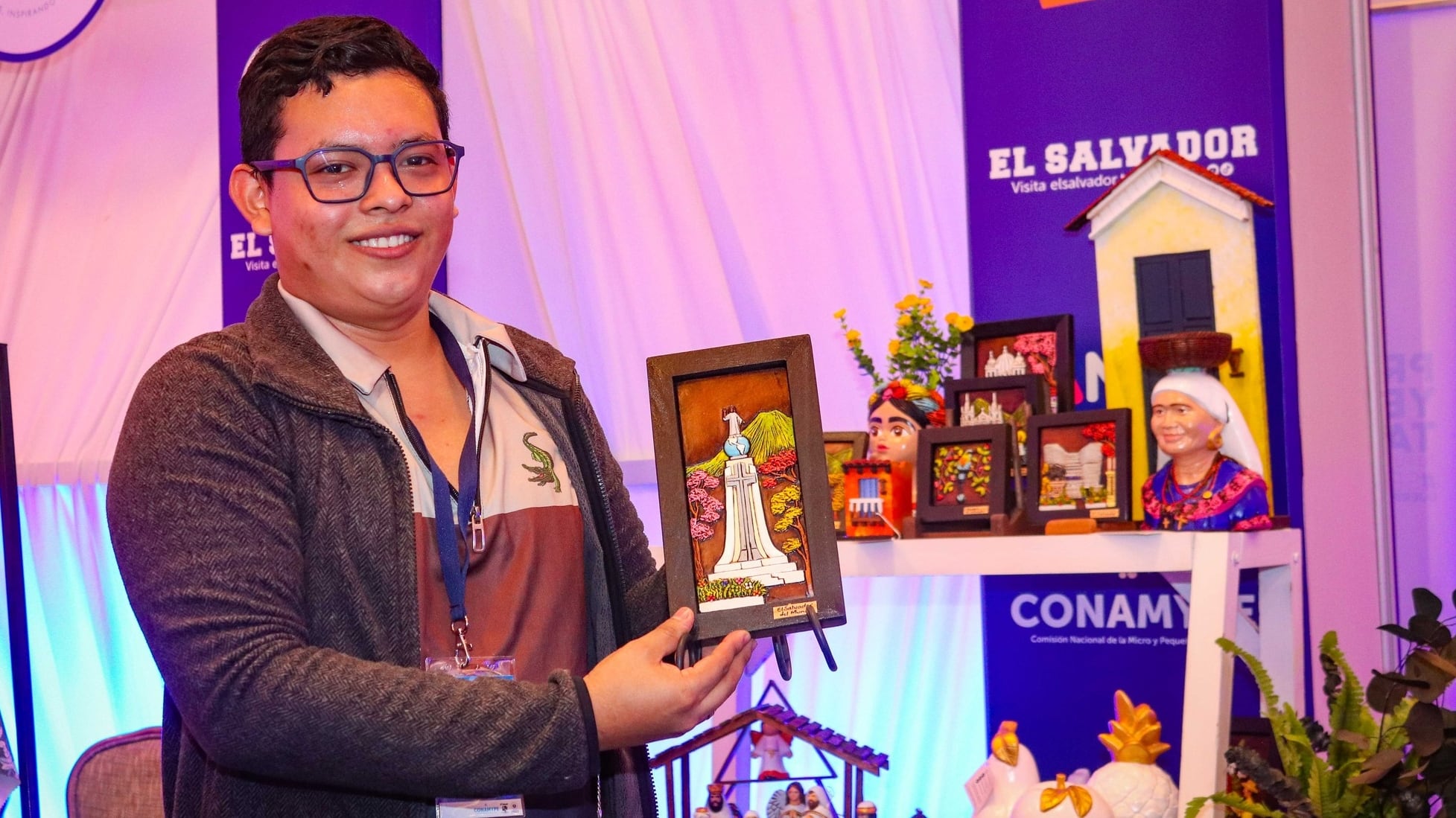 El análisis de la Fundación de Apoyo Integral revela una conexión directa entre escolaridad y bienestar económico. La vulnerabilidad de quienes emprenden en la informalidad plantea desafíos más profundos y soluciones integradas (Foto cortesía CONAMYPE)