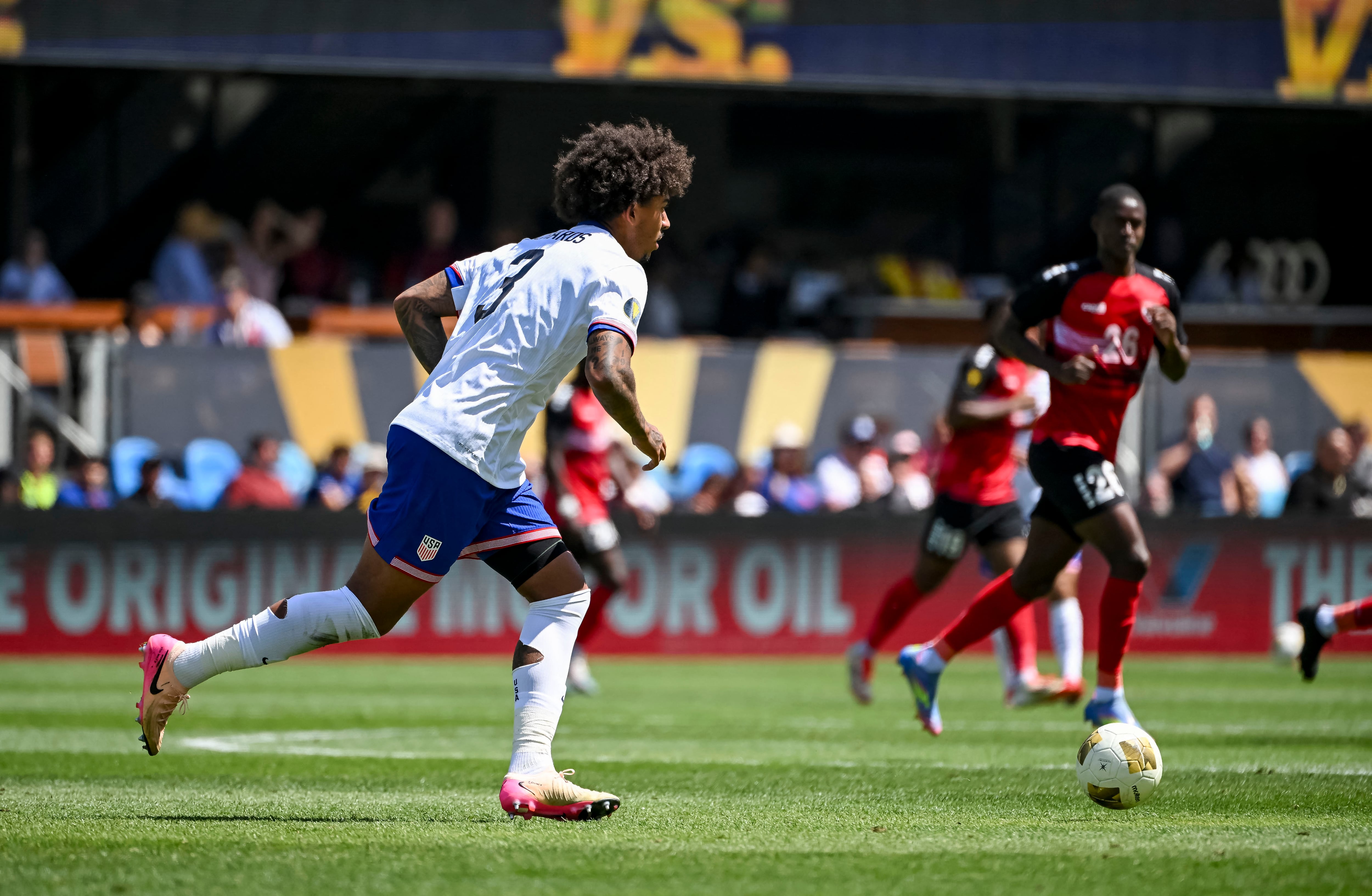 La recuperación de Chris Richards ofrece tranquilidad a la selección estadounidense luego de su ausencia en la derrota 5-2 frente a Bélgica (Robert Edwards-Imagn Images)