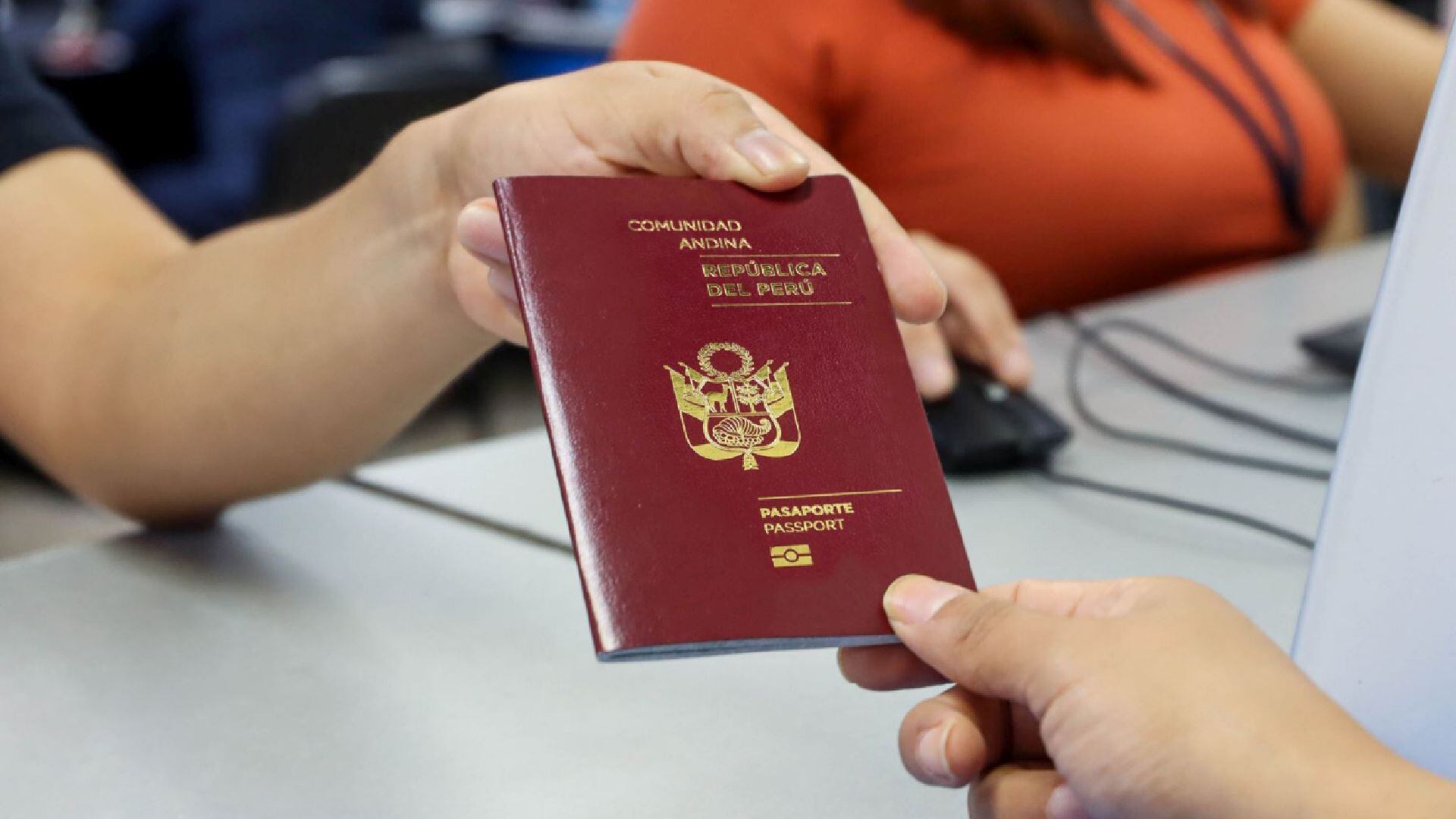 Este 2025, el pasaporte electrónico peruano llega con más seguridad y una vigencia ampliada a 10 años. (Andina)