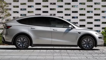 Así se ve desde fuera el nuevo Tesla Model YL.