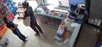 Usuarios reaccionaron con molestia tras difundirse el video grabado dentro de una tienda en Reynosa.