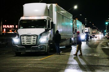 Camioneros de Canadá llevan semanas