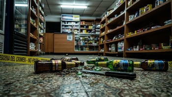 Hombre que recibió seis puñaladas en un bar de Bosa tras reclamar envases de cerveza enfrenta trabas para denunciar a su agresor