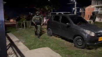 Las autoridades hallaron al sospechoso en posesión del automóvil y objetos personales de la mujer un día después de su desaparición - crédito Gaula Militares
