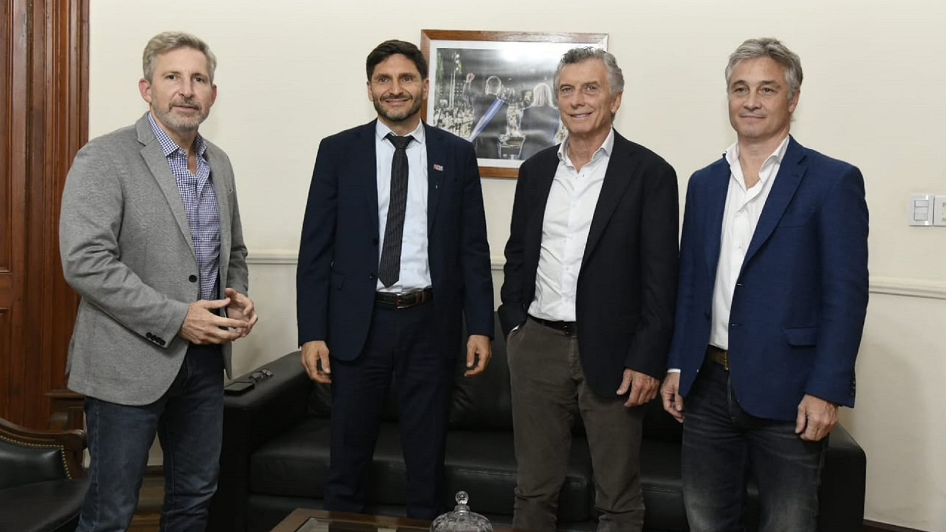 Mauricio Macri junto a Rogelio Frigerio, Maximiliano Pullaro y Fernando de Andreis