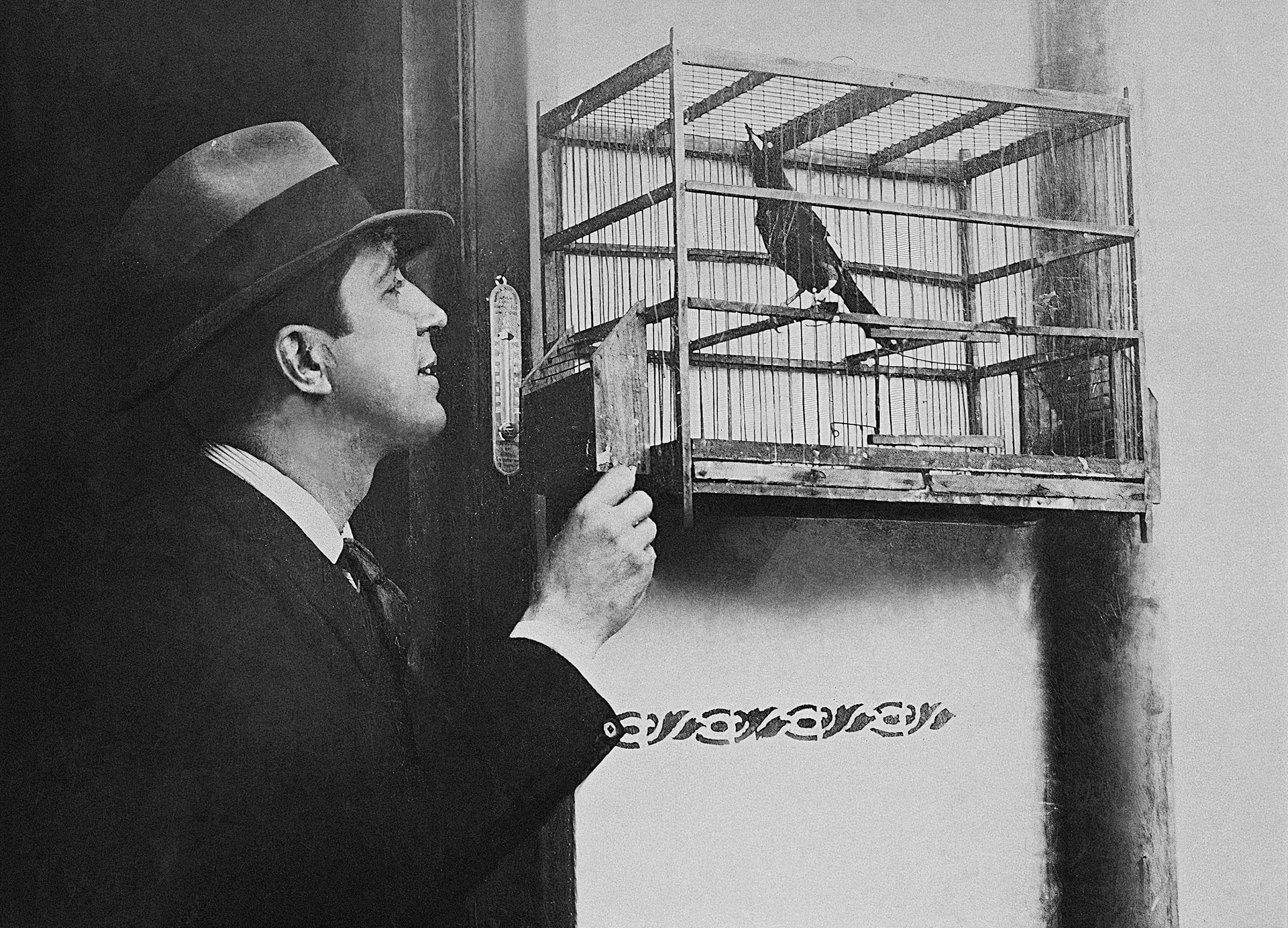 Foto de Carlos Gardel cedida por el historiador Felipe Pigna