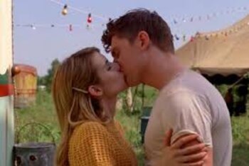 Emma Roberts y Evan Peters han trabajado juntos en varias temporadas de American Horror Story. (Captura de video)