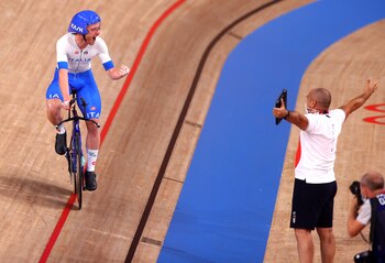 El festejo de Simone Consonni