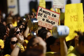 Imagen de archivo de una concentración de las educadoras infantiles en huelga en Madrid. (Rodrigo Jiménez/EFE)
