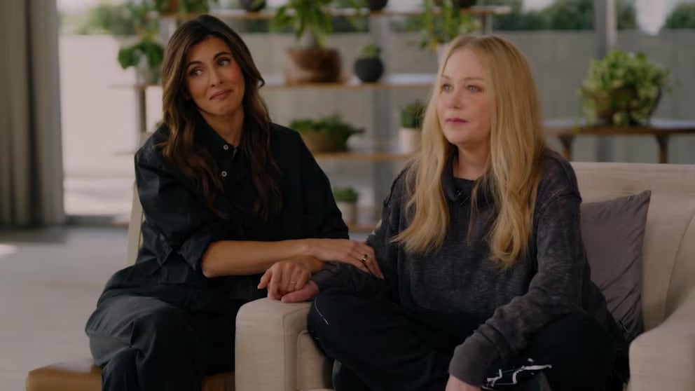 Christina Applegate y Jamie-Lynn Sigler tienen su propio podcast donde comparten su experiencia con la esclerosis múltiple. (Captura de video)