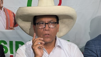 Últimos resultados ONPE pone a Roberto Sánchez en tercer lugar del conteo de votos y está muy cerca de Rafael López Aliaga