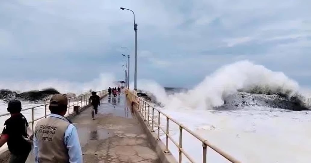 Las olas llegaron alcanzar los 7 metros durante el maretazo que se registró en Piura. - Crédito: Difusión