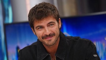 Maxi Iglesias hace su confesión más personal: "Vivía en un piso de 50 metros cuadrados con 3 perros y sin habitación"