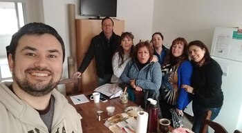 Miele junto a personas con