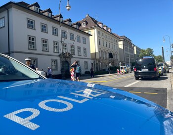 La policía asegura el área