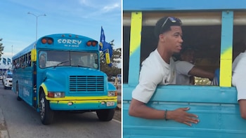 En un micro escolar, sin ventanas y a todo ritmo: la llamativa llegada al partido despedida de una selección que jugará el Mundial