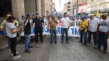 “Bono no es salario”: docentes universitarios protestaron para denunciar la crisis salarial en Venezuela