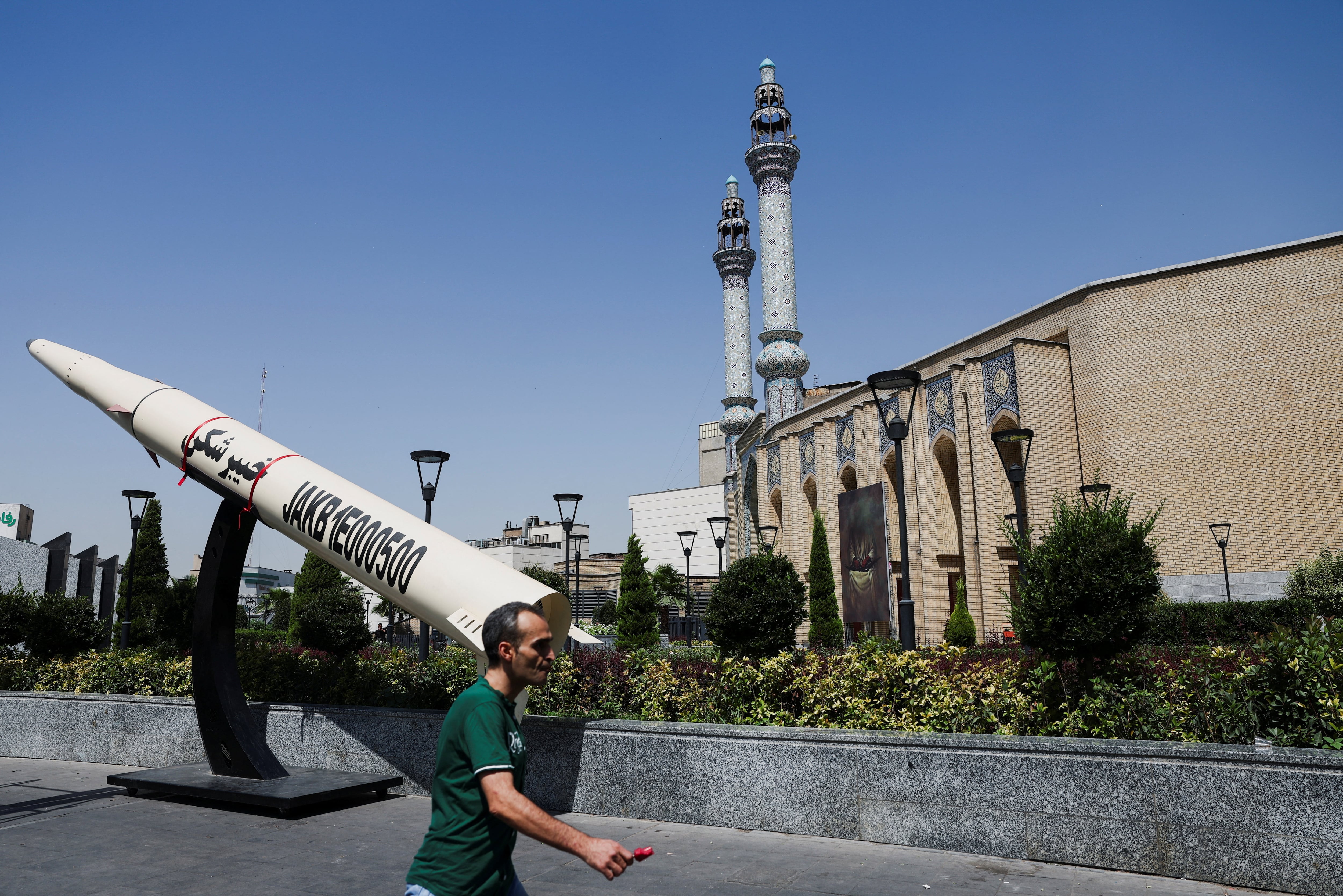 Analistas sostienen que la base industrial de defensa de Irán mantiene capacidad para fabricar misiles Shahed y reconstruir su programa de misiles. (Reuters)