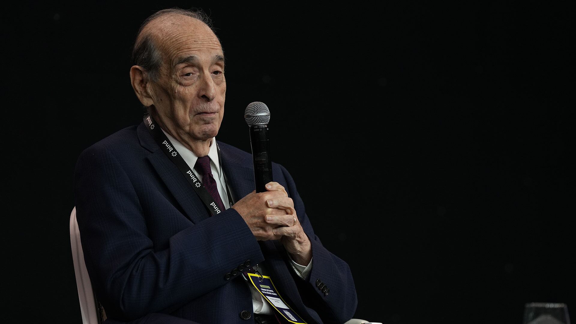 Según Arriazu, no hay chances de que el dólar supere las bandas fijadas por el gobierno y el FMi. El problema es la falta de confianza