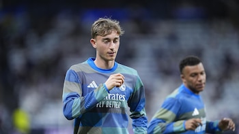 El defensa Dean Huijsen regresa a la convocatoria del Real Madrid ante el Sevilla