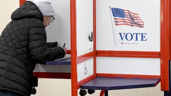 Una jueza bloquea operaciones migratorias de la Administración Trump en nueve estados por intimidación electoral