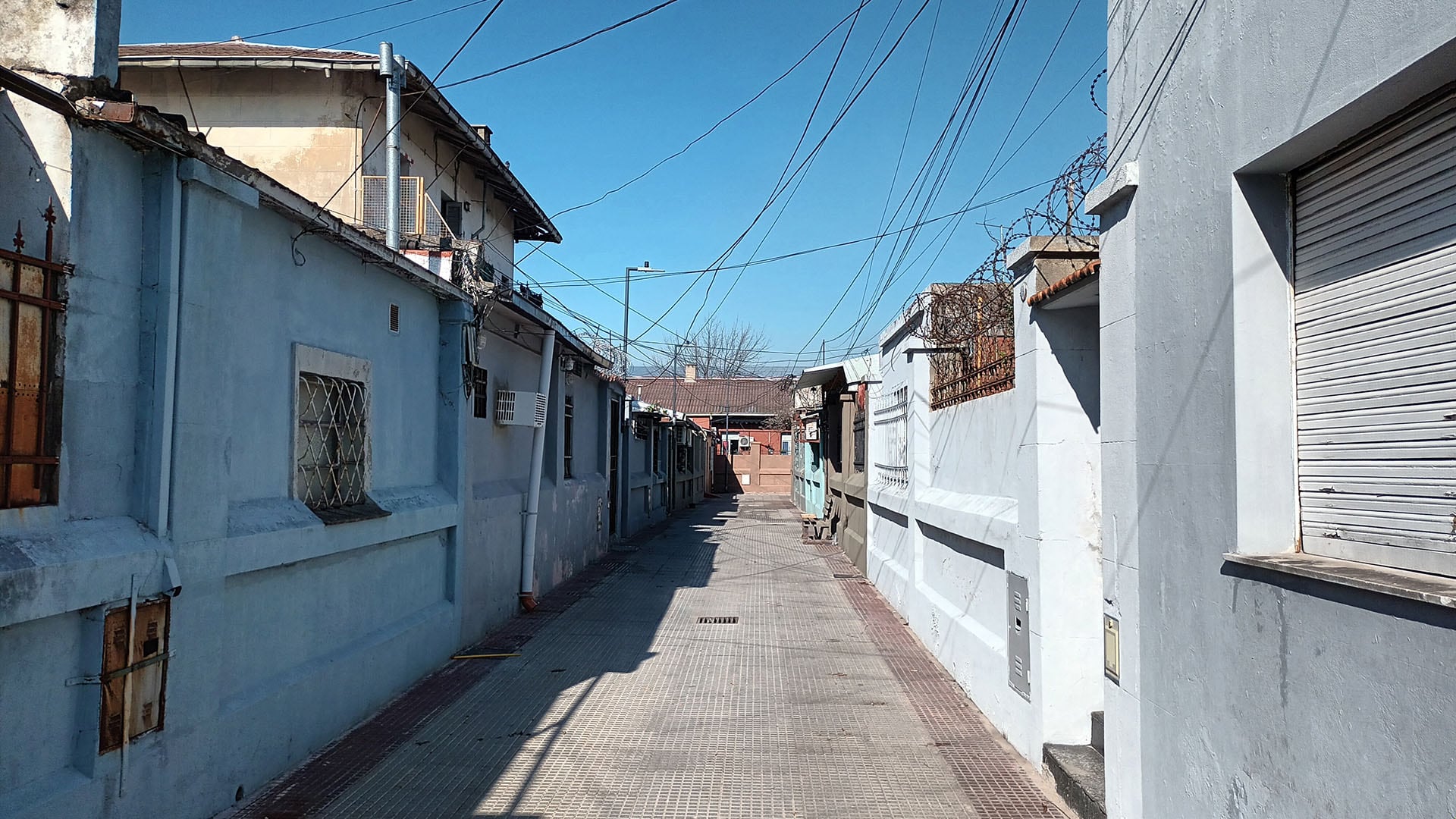 La Colonia conserva 92 casas, una torre con reloj y gruta de la Virgen de Lourdes, y mantiene su administración en manos de la Sociedad de San Vicente de Paúl