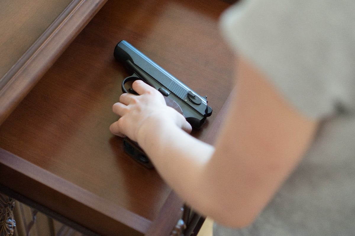 El Cuarto Distrito de Apelaciones de Florida anuló la prohibición del porte oculto de armas para adultos de 18 a 20 años por considerarla inconstitucional