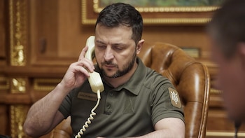 Zelenski felicita a Trump por su cumpleaños y le promete "unas cuanta buenas ideas" para terminar la guerra
