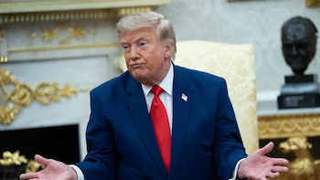 Trump extiende la suspensión de la 'Ley Jones' para garantizar el acceso a "recursos esenciales"