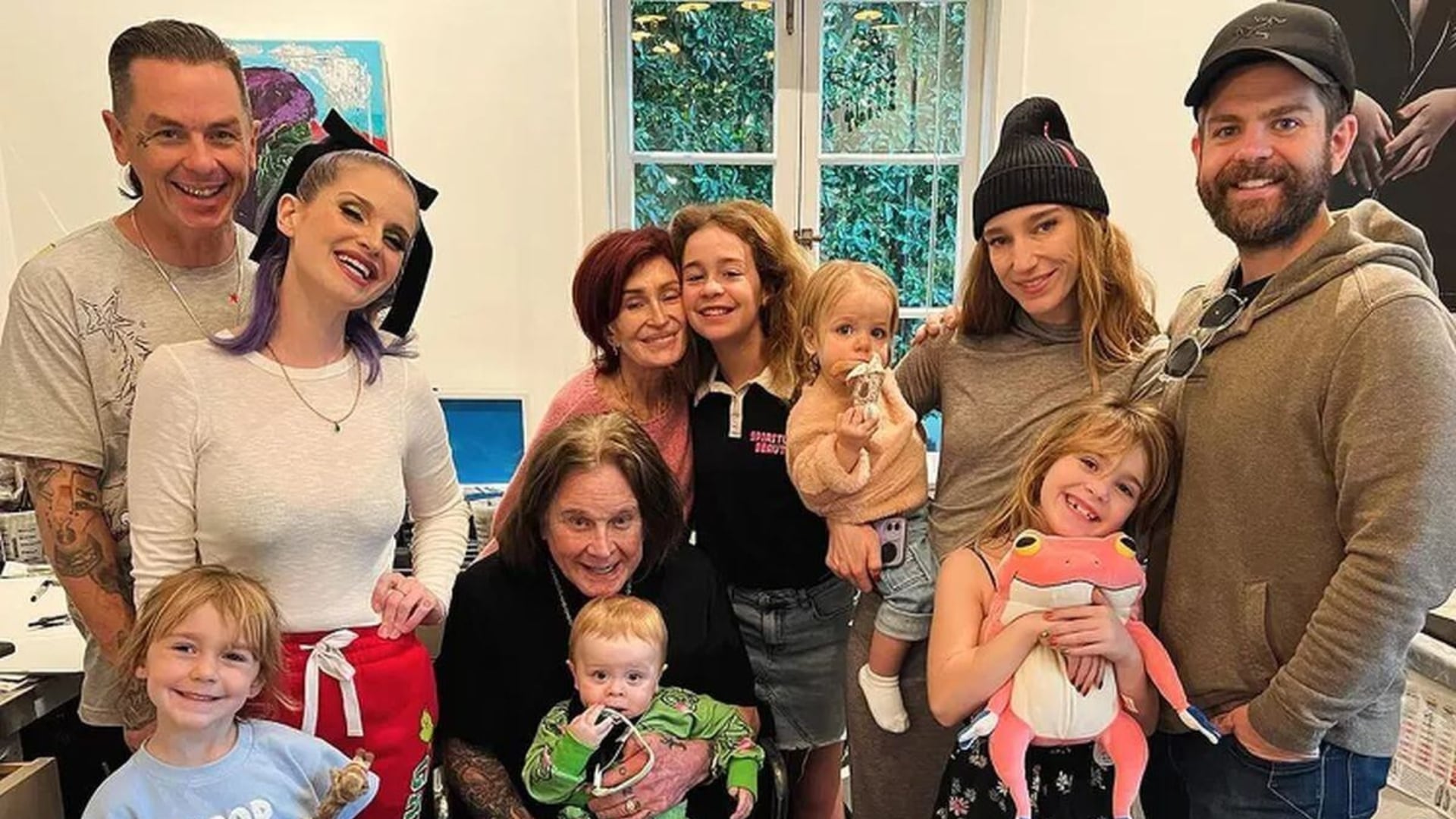 La familia de Ozzy Osbourne se prepara para vivir su primera Navidad sin él. (Instagram/@kellyosbourne)