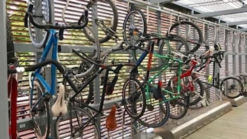 Bicicletas en parqueaderos de TransMilenio