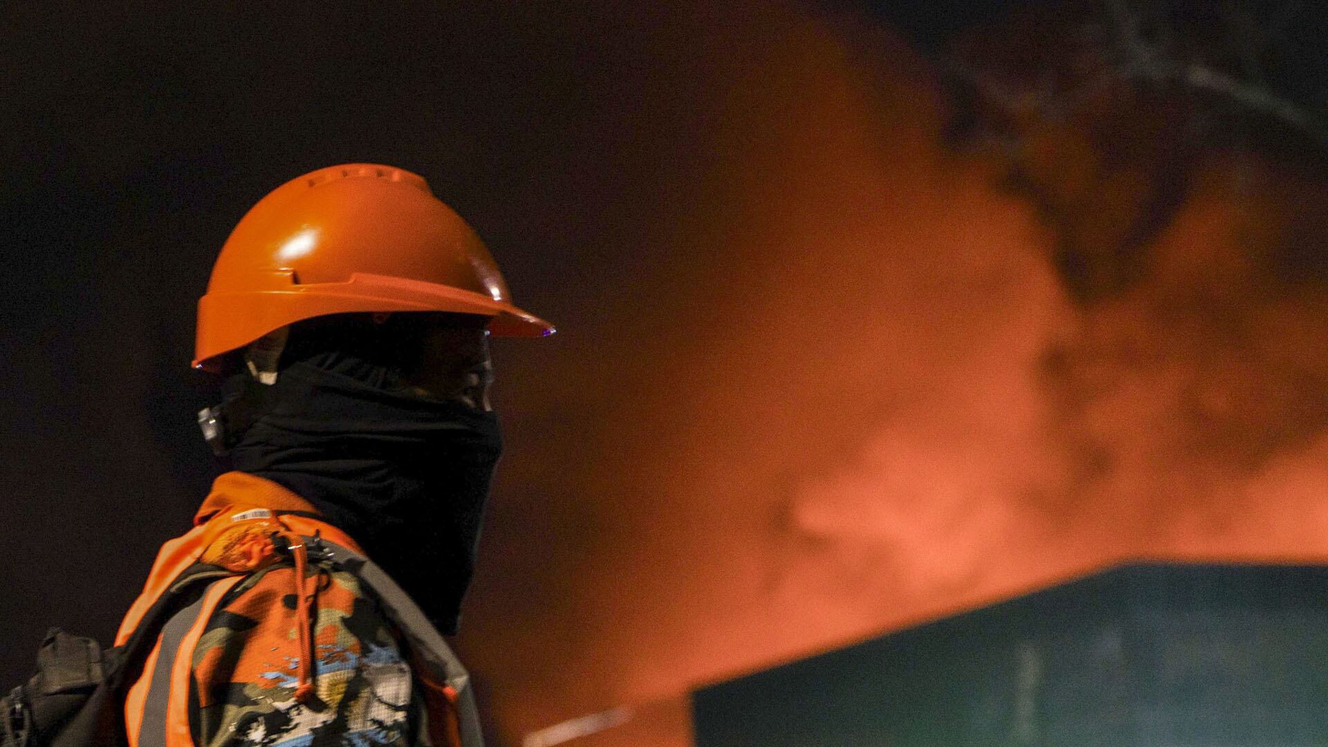 Una de las empresas afectadas es Iron Mountain, que ya sufrió varios incendios, entre otros, el recordado de febrero de 2014, por el cual murieron 10 bomberos